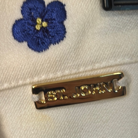 St. John sport by Marie gray White Pants with Navy Floral Design - Picture 3 of 11